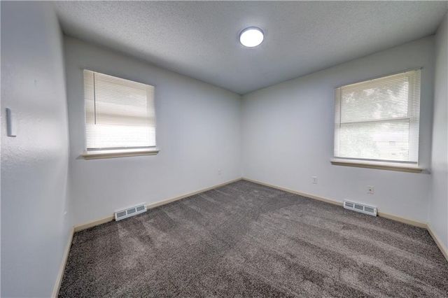 407 SE Moreland School Road, Blue Springs, MO 64014