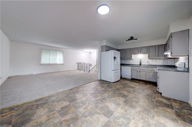 407 SE Moreland School Road, Blue Springs, MO 64014