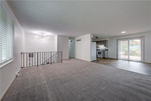 407 SE Moreland School Road, Blue Springs, MO 64014