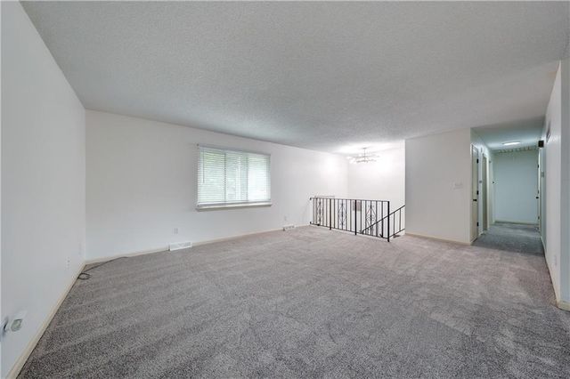 407 SE Moreland School Road, Blue Springs, MO 64014