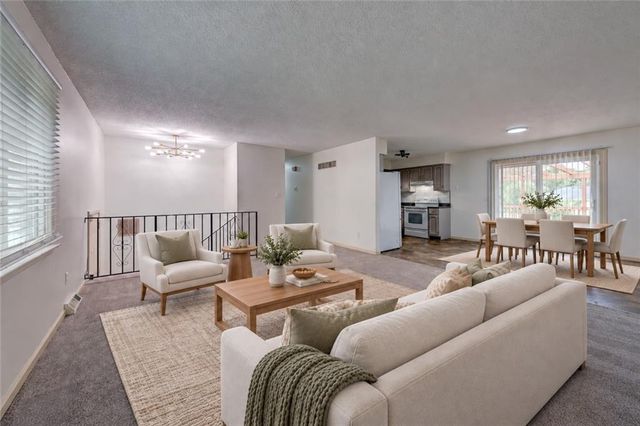 407 SE Moreland School Road, Blue Springs, MO 64014