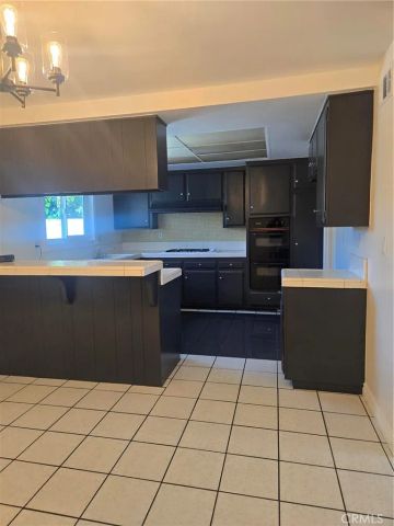 2530 S Rene, Santa Ana, CA 92704