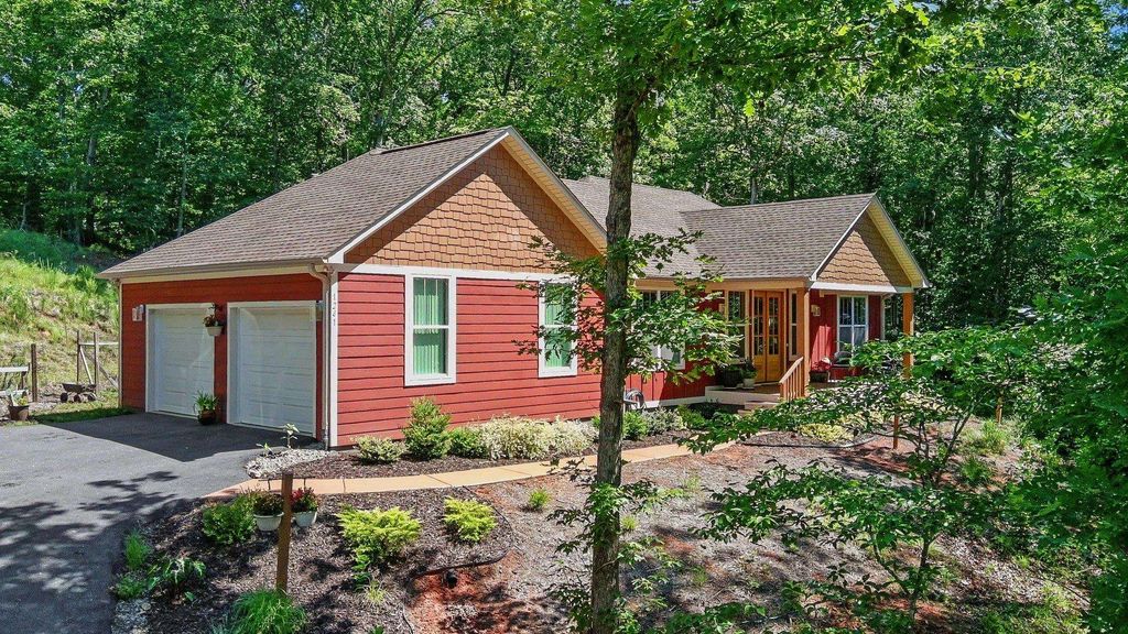 1241 Hayes Road, Columbus, NC 28722