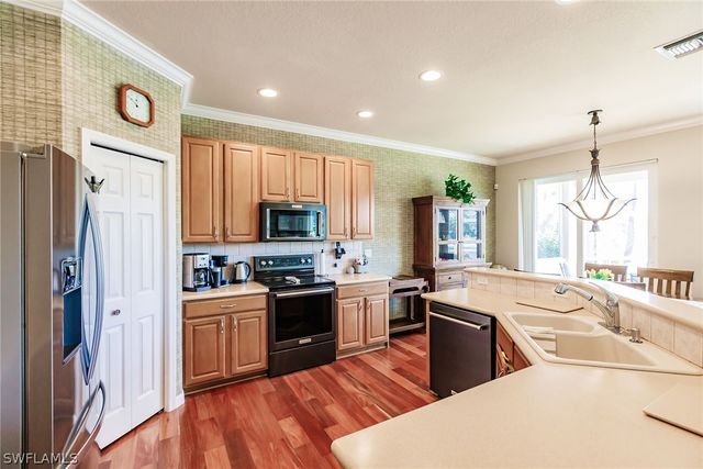 7859 Berkshire Pines DR, Naples, FL 34104