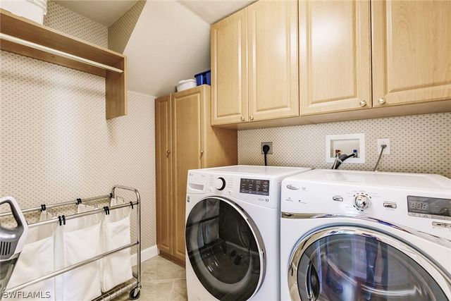 7859 Berkshire Pines DR, Naples, FL 34104