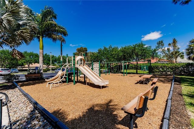 7859 Berkshire Pines DR, Naples, FL 34104