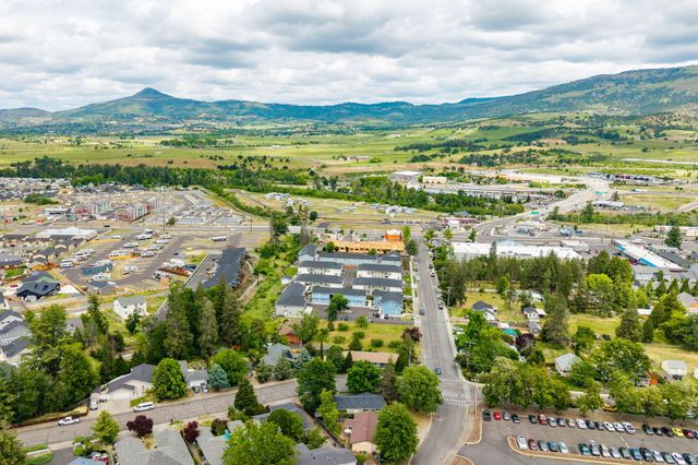 616 Cheryl Lane, Phoenix, OR 97535