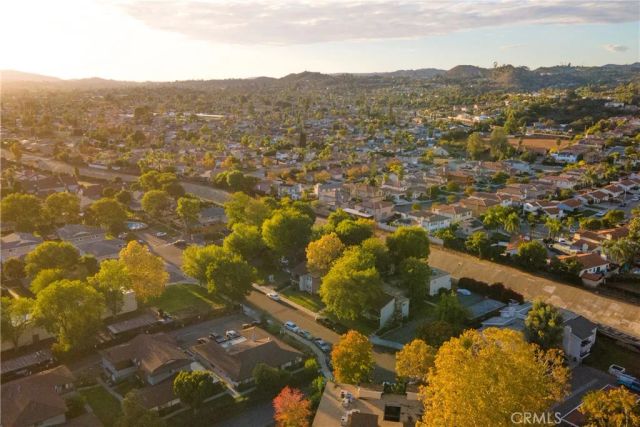 2536 White Oak 2, Escondido, CA 92027