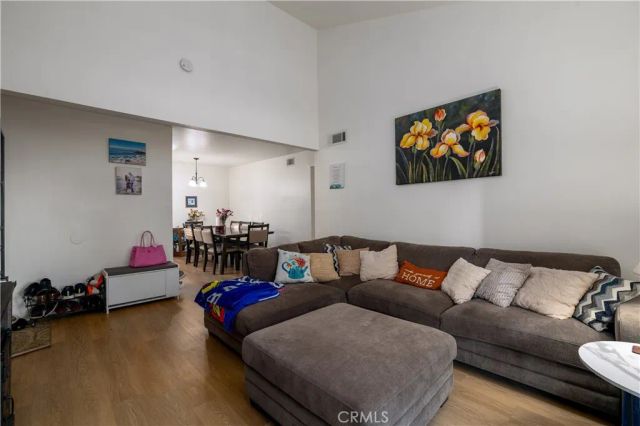 2536 White Oak 2, Escondido, CA 92027