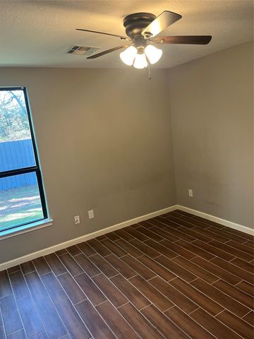 18222 Bonnie Alice Drive B, Montgomery, TX 77316