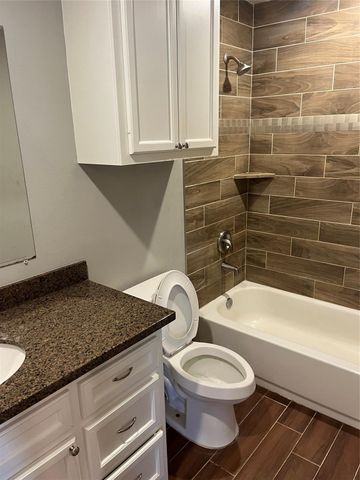 18222 Bonnie Alice Drive B, Montgomery, TX 77316