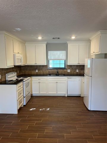 18222 Bonnie Alice Drive B, Montgomery, TX 77316