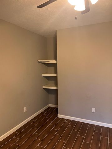 18222 Bonnie Alice Drive B, Montgomery, TX 77316