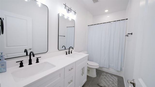 1342 Sapphire Palms Court, Dickinson, TX 77539