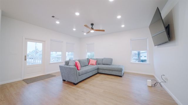 1342 Sapphire Palms Court, Dickinson, TX 77539