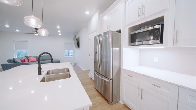 1342 Sapphire Palms Court, Dickinson, TX 77539