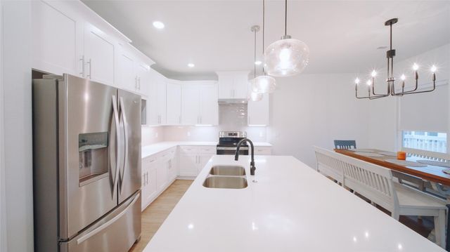 1342 Sapphire Palms Court, Dickinson, TX 77539