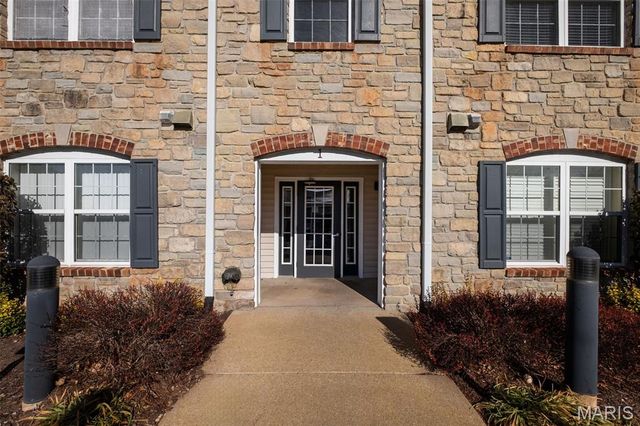 1 Monarch Trace Court 307, Chesterfield, MO 63017