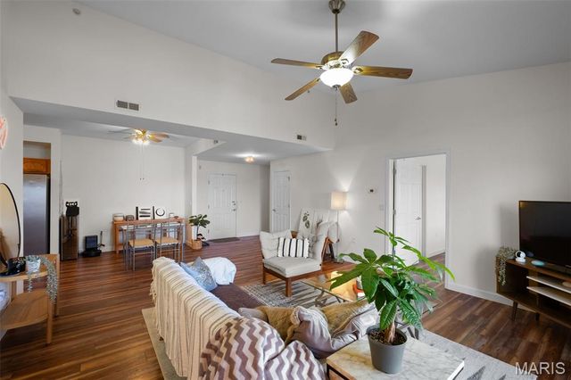 1 Monarch Trace Court 307, Chesterfield, MO 63017