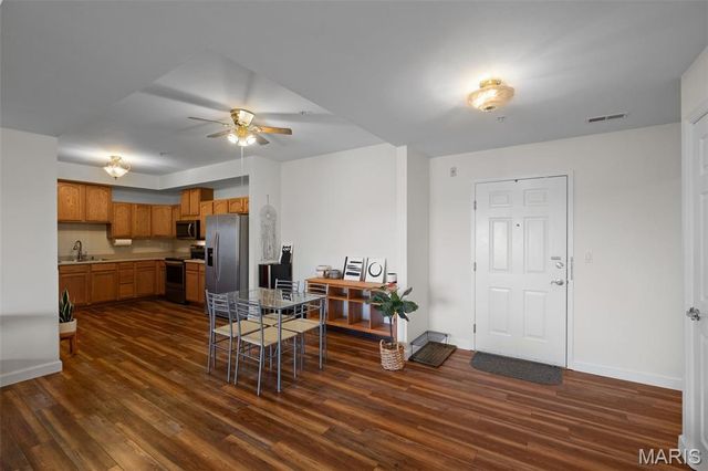 1 Monarch Trace Court 307, Chesterfield, MO 63017