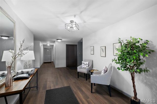 1 Monarch Trace Court 307, Chesterfield, MO 63017