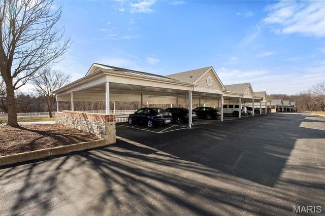 1 Monarch Trace Court 307, Chesterfield, MO 63017