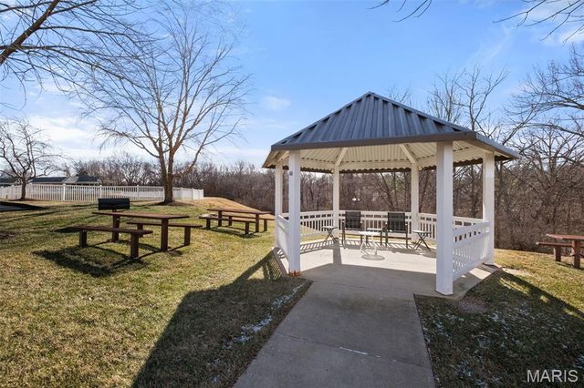 1 Monarch Trace Court 307, Chesterfield, MO 63017