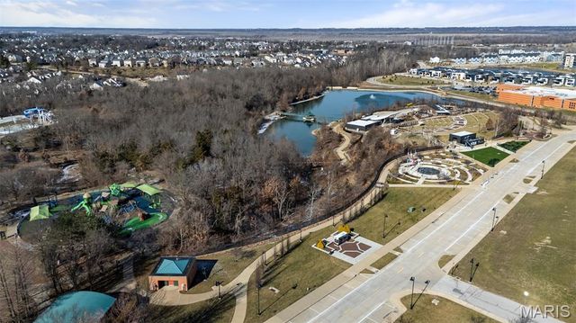 1 Monarch Trace Court 307, Chesterfield, MO 63017