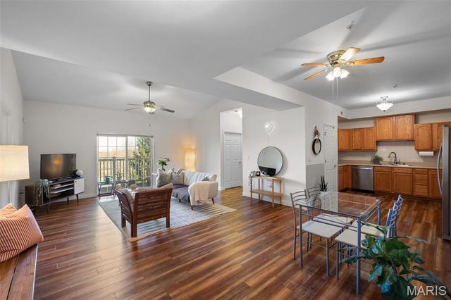 1 Monarch Trace Court 307, Chesterfield, MO 63017