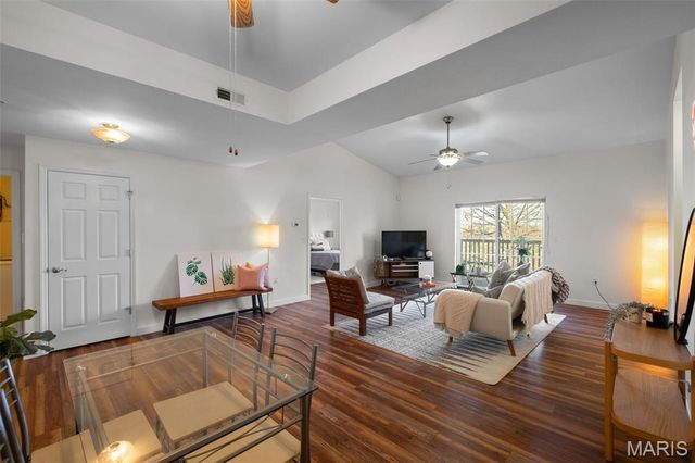 1 Monarch Trace Court 307, Chesterfield, MO 63017