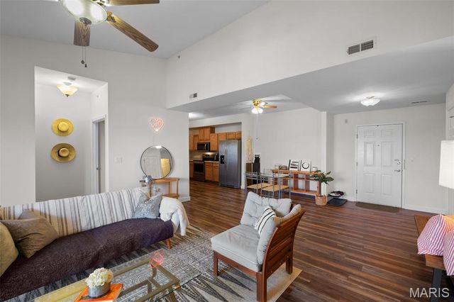 1 Monarch Trace Court 307, Chesterfield, MO 63017