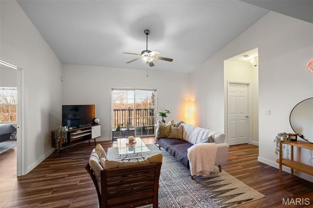 1 Monarch Trace Court 307, Chesterfield, MO 63017