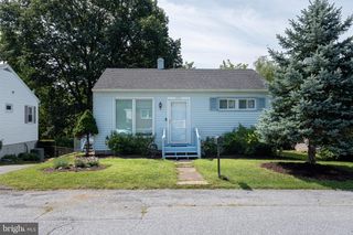 4713 HILLSIDE RD, Harrisburg, PA 17109