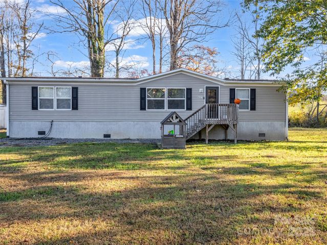 221 Turkey Pen Gap Road, Horse Shoe, NC 28742