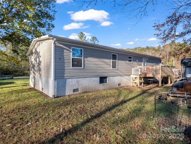221 Turkey Pen Gap Road, Horse Shoe, NC 28742