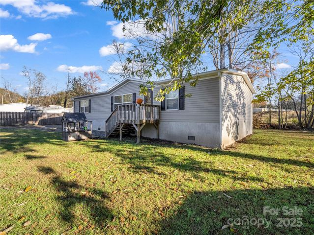 221 Turkey Pen Gap Road, Horse Shoe, NC 28742