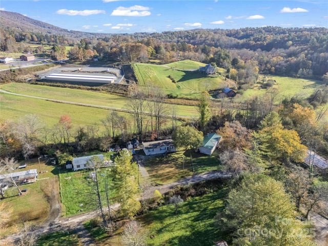 221 Turkey Pen Gap Road, Horse Shoe, NC 28742