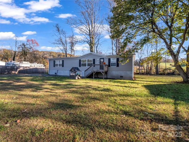 221 Turkey Pen Gap Road, Horse Shoe, NC 28742