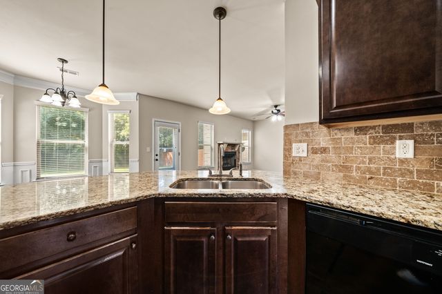 90 Sylvan Loop, Fayetteville, GA 30214