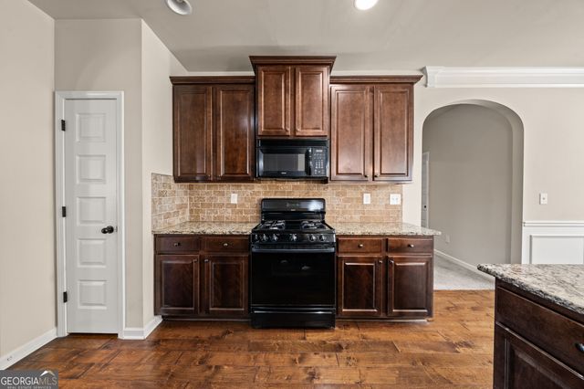 90 Sylvan Loop, Fayetteville, GA 30214