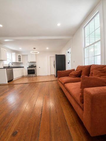 9 John Street B, Charleston, SC 29403