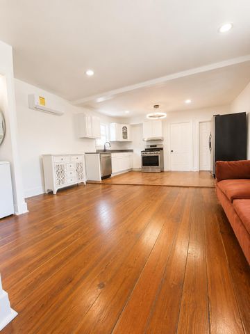 9 John Street B, Charleston, SC 29403