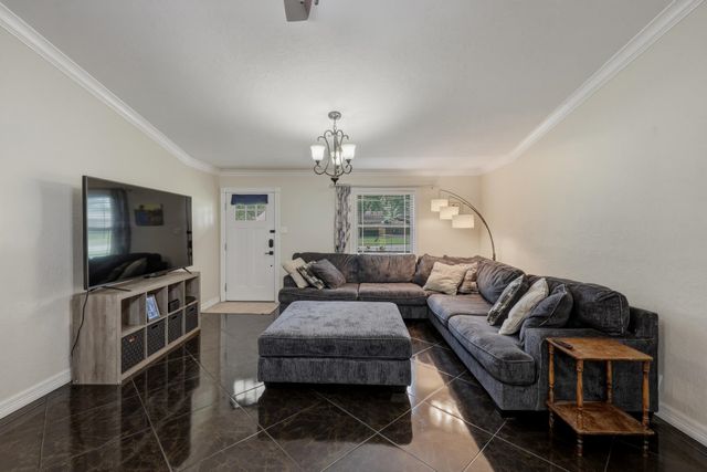 213 Walter St, Longview, TX 74603