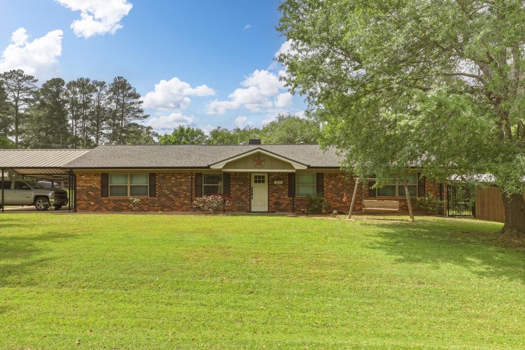 213 Walter St, Longview, TX 74603