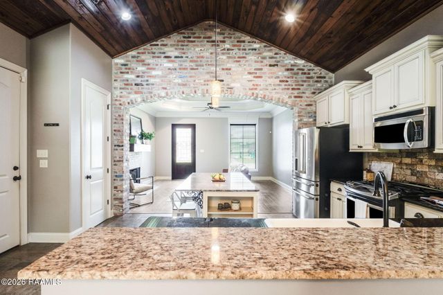 203 Country Park Drive, Youngsville, LA 70592
