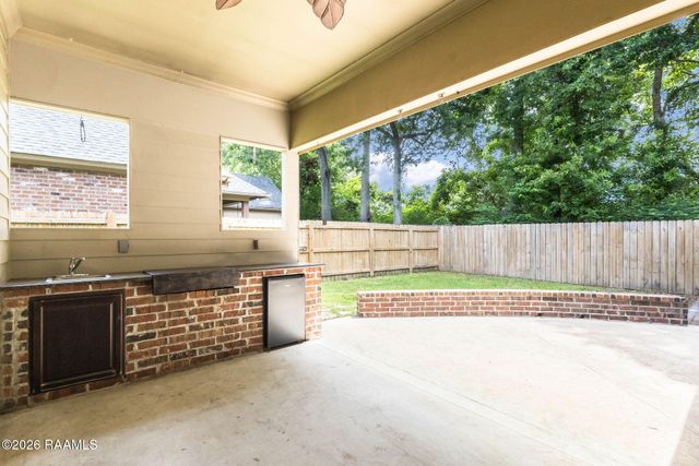 203 Country Park Drive, Youngsville, LA 70592