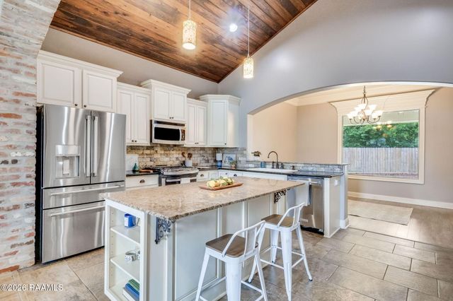 203 Country Park Drive, Youngsville, LA 70592