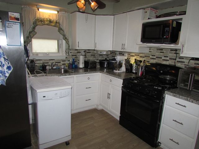 10 Bartlett St, South Hadley, MA 01075