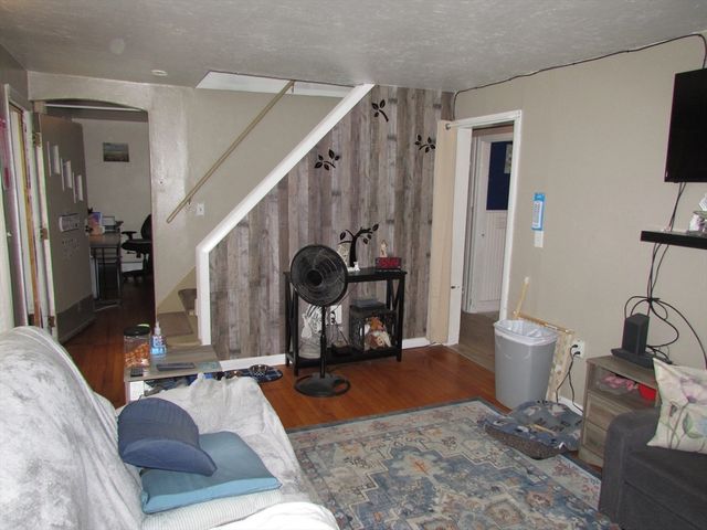 10 Bartlett St, South Hadley, MA 01075