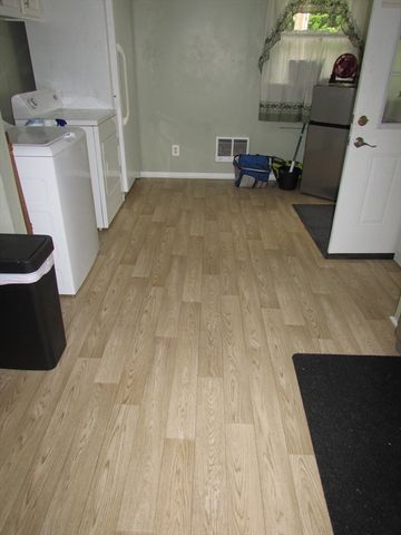 10 Bartlett St, South Hadley, MA 01075